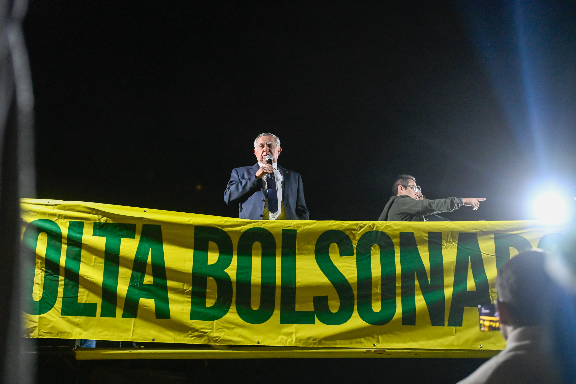 senador-cita-morte-de-preso-do-8/1-na-papuda-e-faz-alerta-sobre-bolsonaro