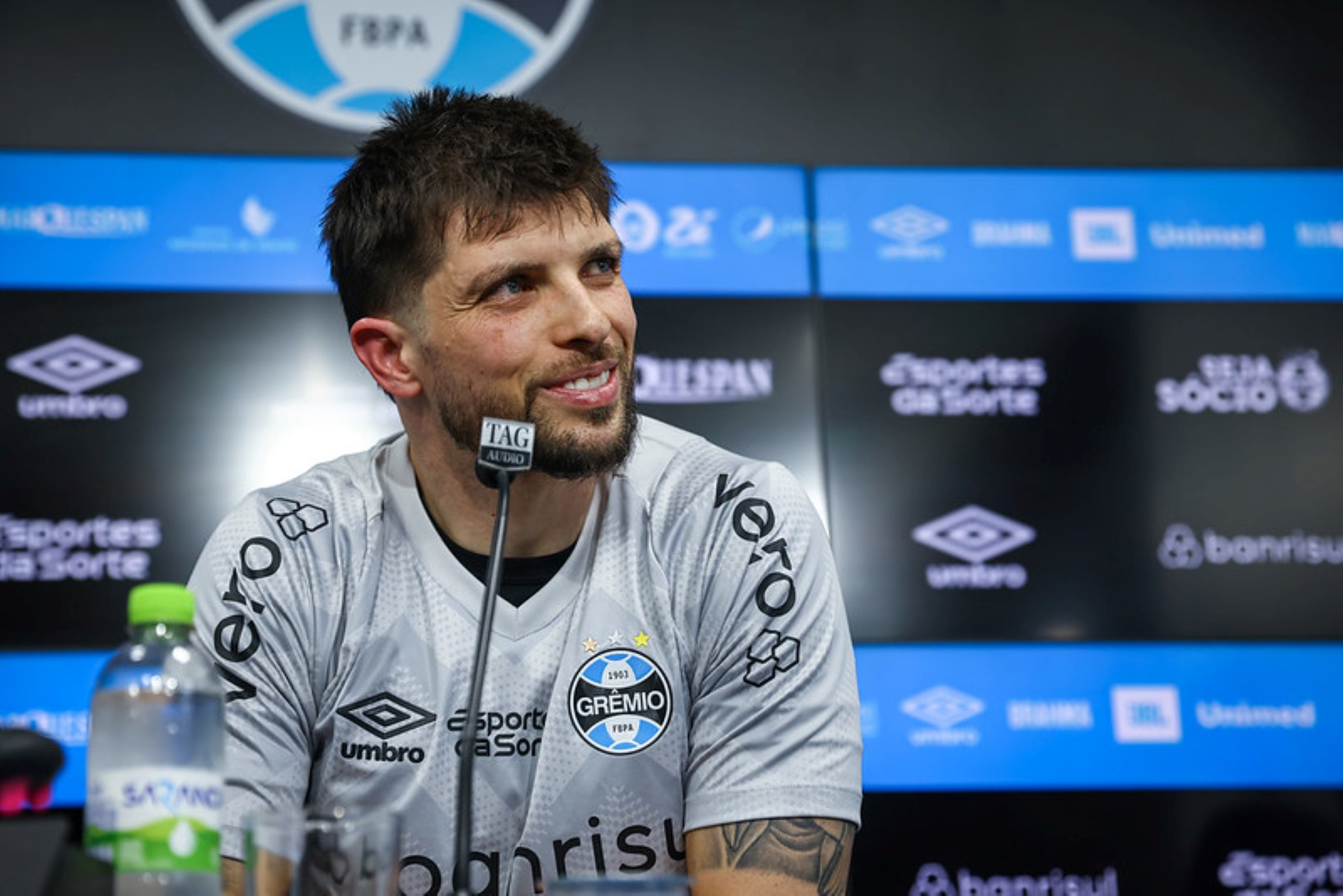 volpi-e-sincero-ao-comentar-disputa-pela-titularidade-no-gremio