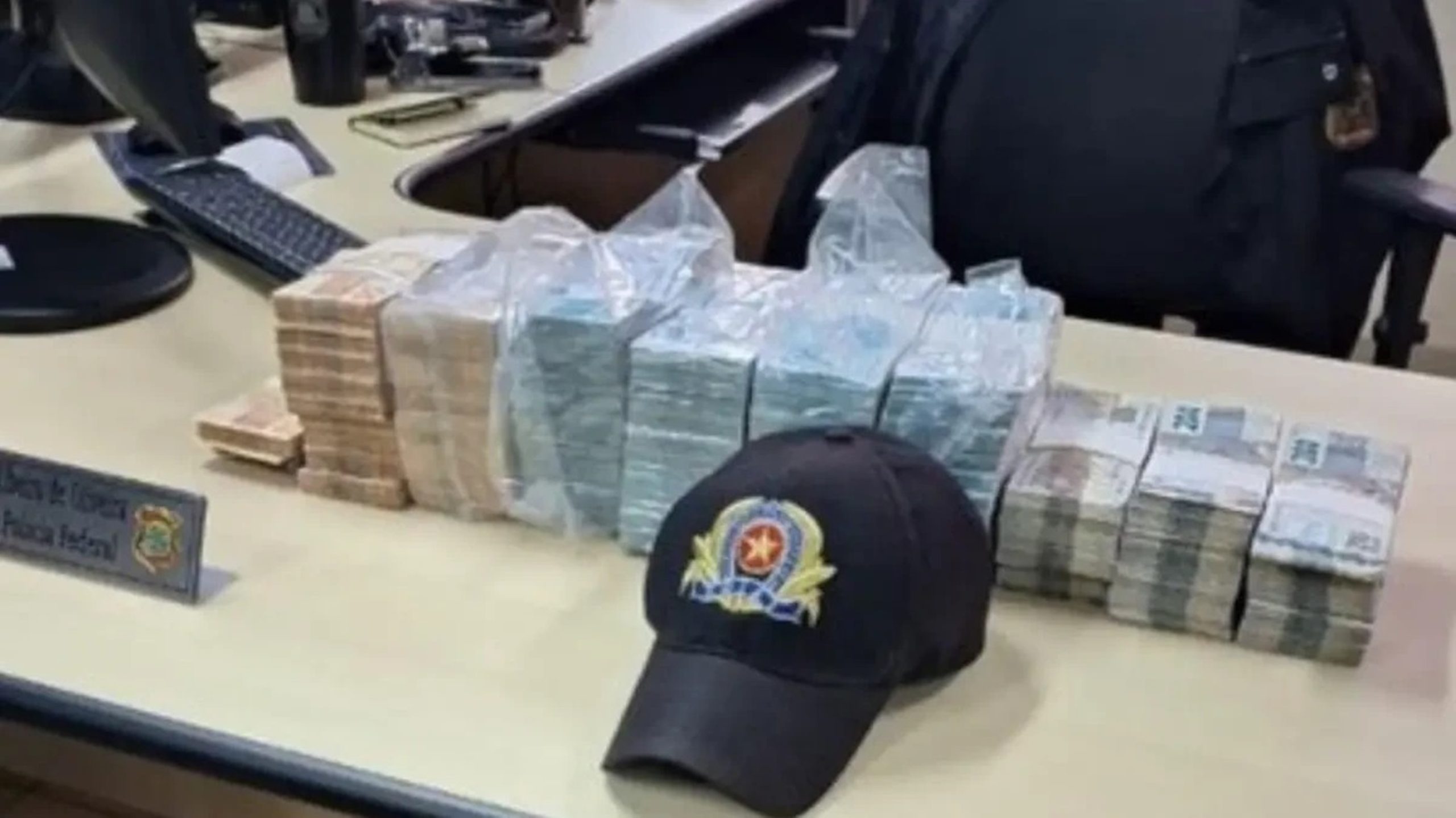 go:-casal-flagrado-com-r$-800-mil-em-cash-diz-que-pagaria-fornecedores