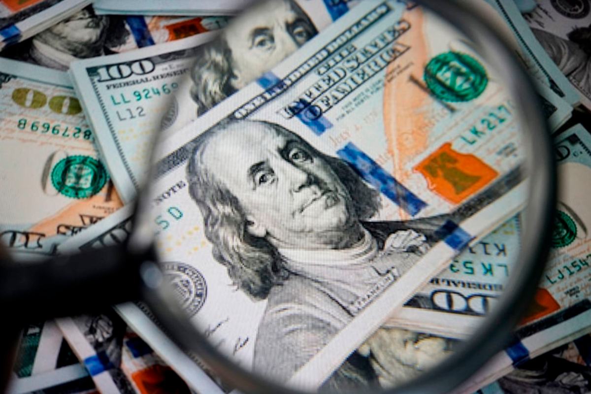 dolar-e-bolsa-operam-estaveis-com-“previa”-do-pib-e-falas-do-fed