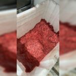 “espetinho-colorido”:-carne-com-corante-e-apreendida-em-fabrica-clandestina