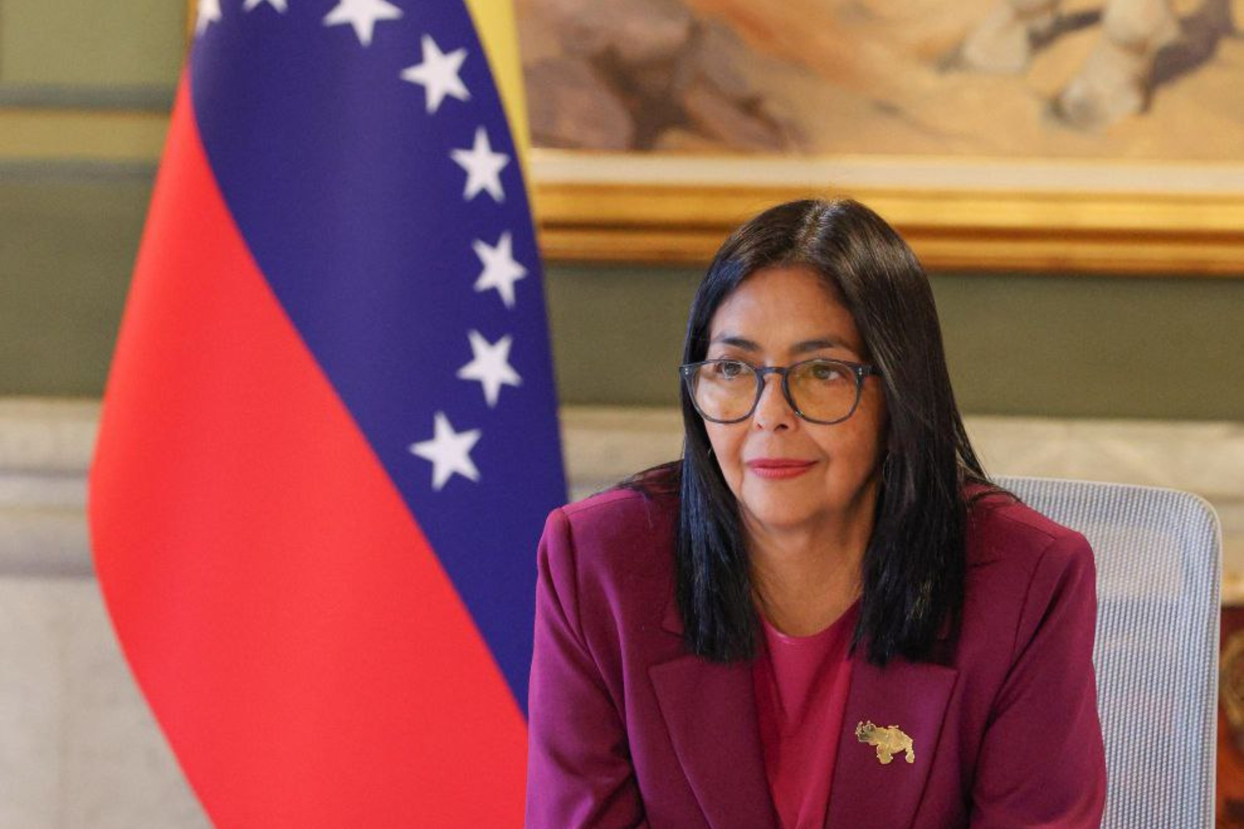 venezuela:-de-olho-nos-eua,-delcy-propoe-reforma-no-setor-de-petroleo