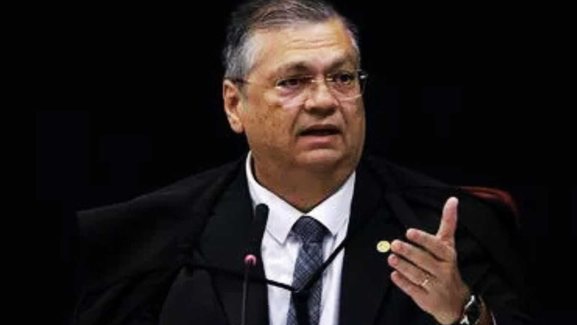 dino-manda-acelerar-auditorias-e-ve-risco-em-emendas-da-saude