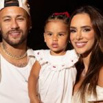fotos:-biancardi-leva-mavie-para-ver-a-exposicao-em-homenagem-a-neymar