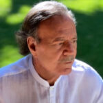 julio-iglesias-desabafa-apos-acusacao-de-assedio:-“grande-tristeza”
