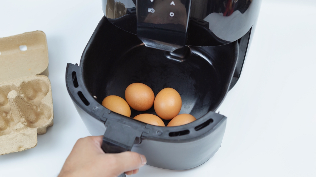 como-fazer-ovo-na-air-fryer-e-nunca-mais-usar-a-frigideira