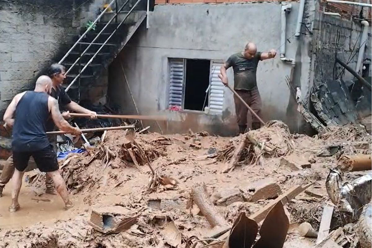 temporal-em-sp:-muro-desaba-e-casa-e-parcialmente-interditada