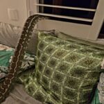 que-susto:-australiana-acorda-com-cobra-piton-de-2,5-m-em-cima-dela