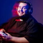 conheca-o-padre-gamer-que-evangeliza-usando-videogames-e-cultura-geek