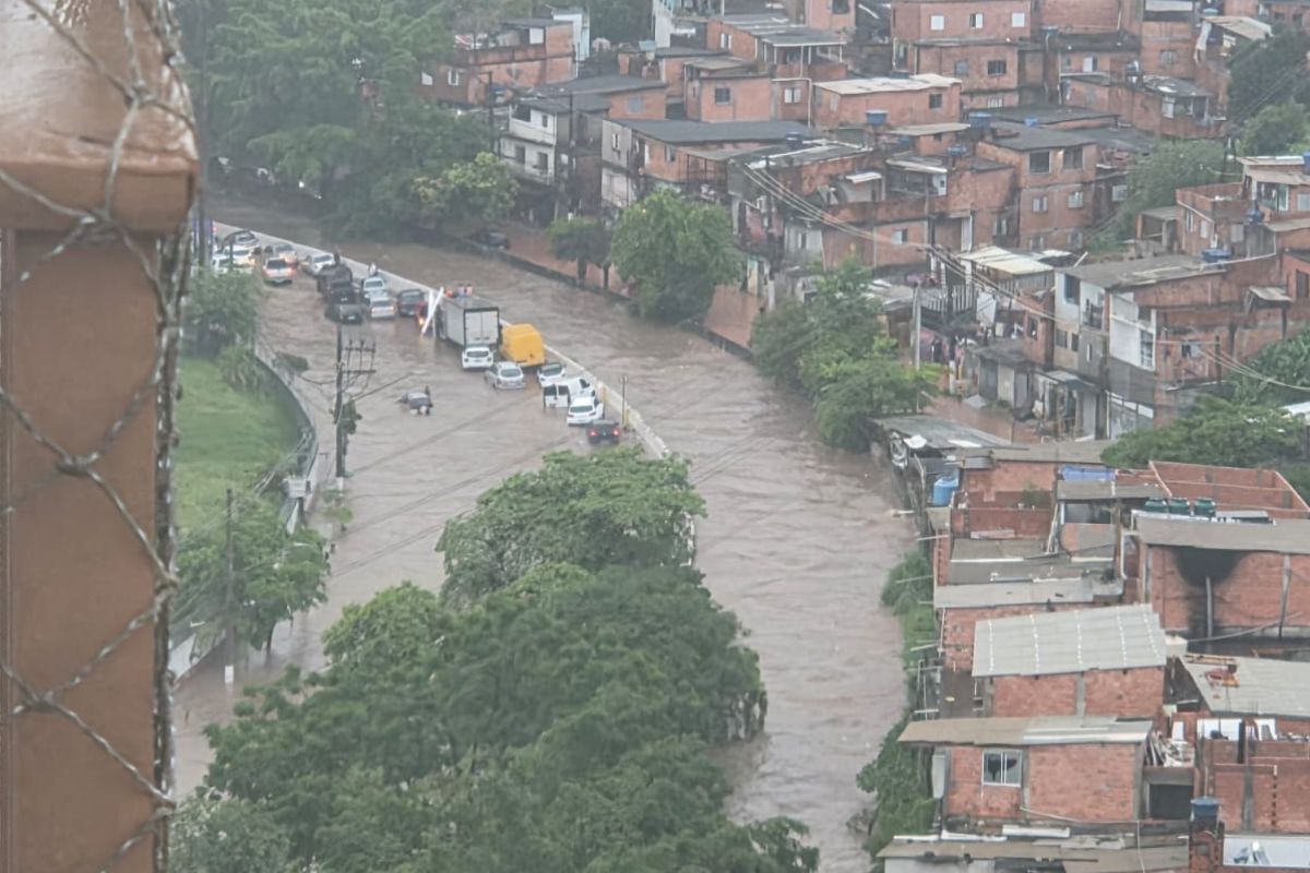 chuvas:-bombeiros-encontram-homem-morto-dentro-de-carro-em-corrego