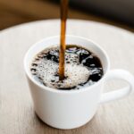 cafe-quente-pode-liberar-milhoes-de-microplasticos-no-copo,-diz-estudo