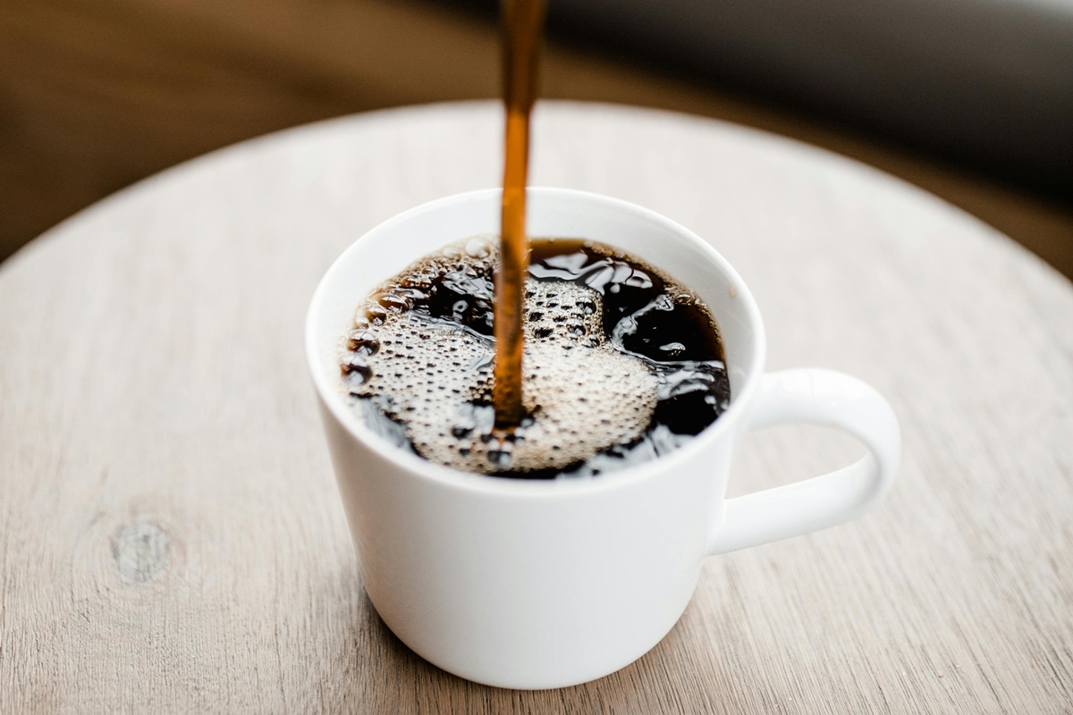 cafe-quente-pode-liberar-milhoes-de-microplasticos-no-copo,-diz-estudo