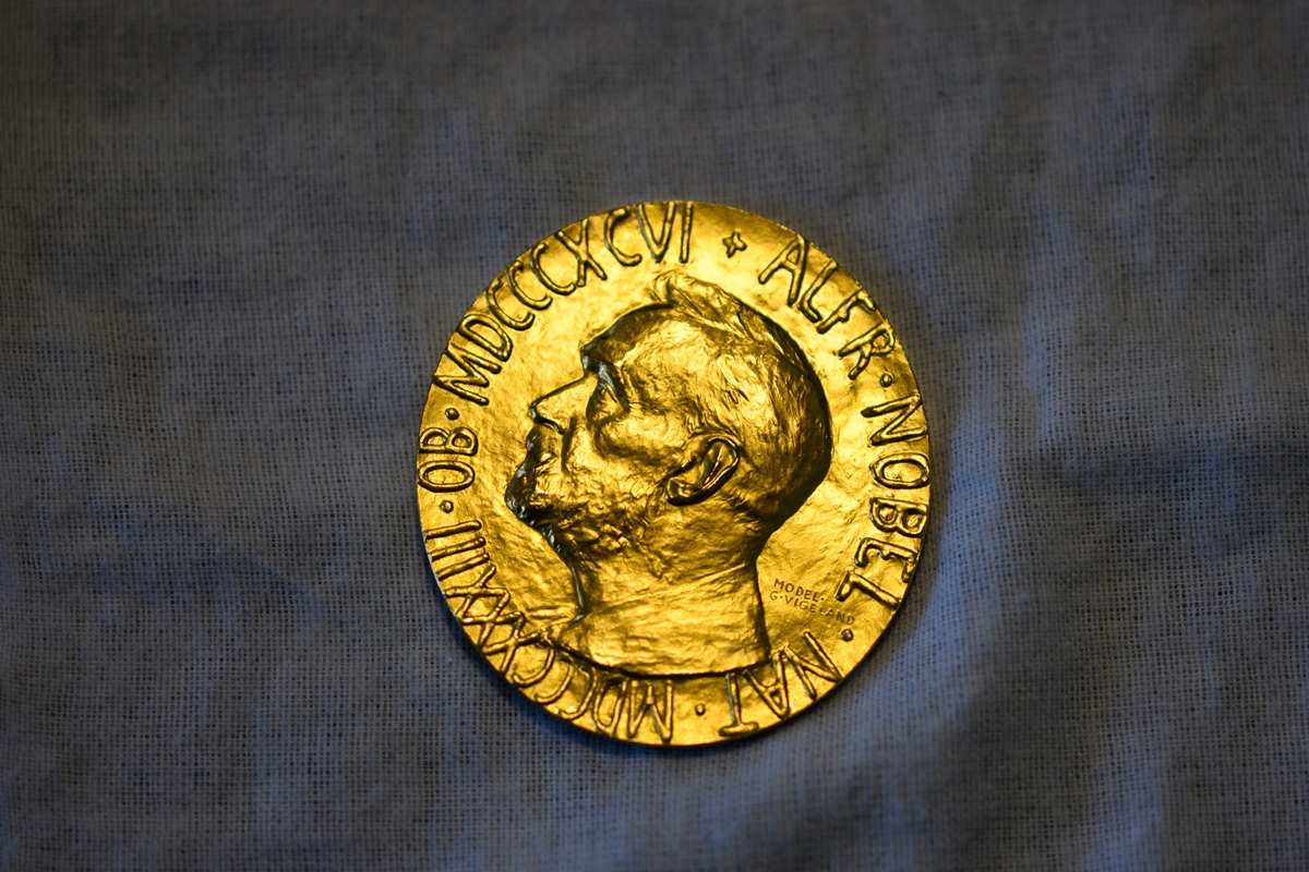 “nao-pode-ser-repassado”,-diz-nobel-sobre-doacao-de-medalha-a-trump