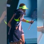 boleira-desmaia-com-calor-durante-partida-do-australian-open.-veja-video
