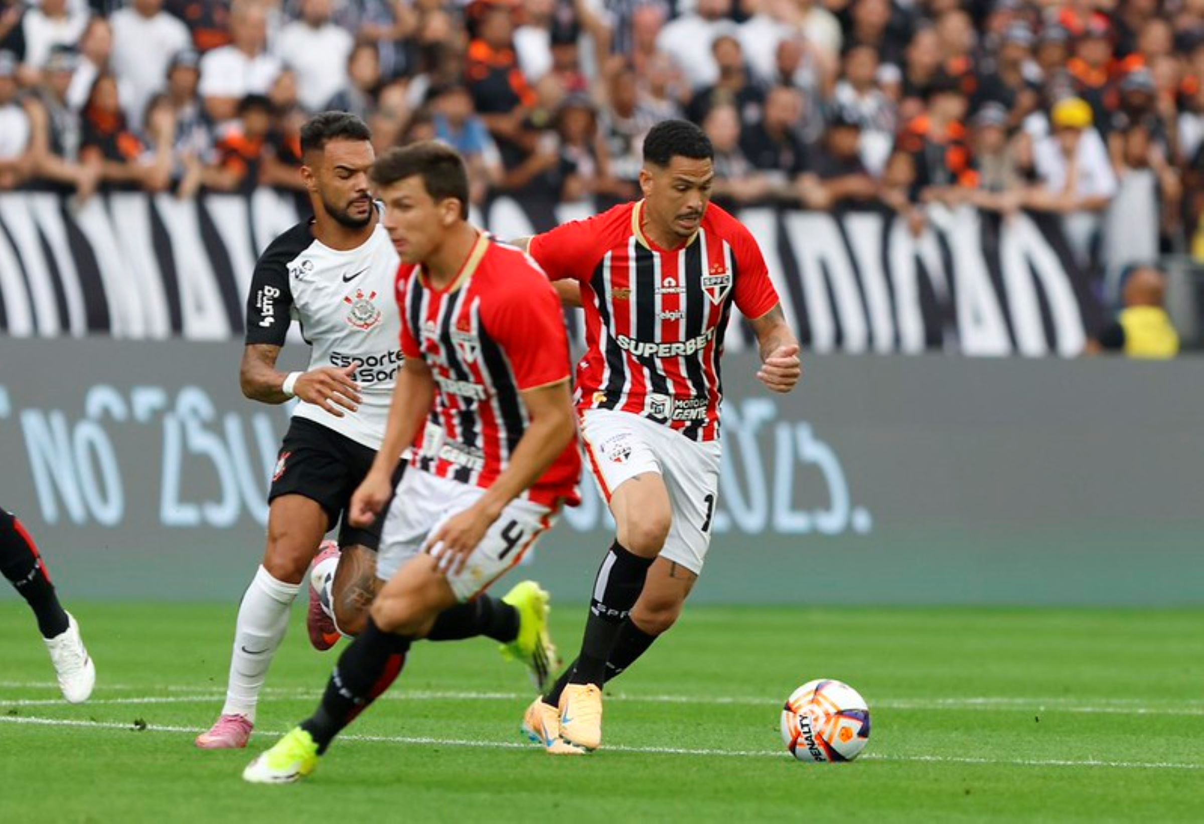 com-gol-no-fim,-corinthians-e-sao-paulo-empatam-1°-classico-do-ano