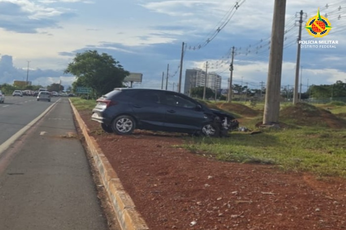 homem-armado-invade-area-da-unb-apos-bater-em-poste-com-carro-roubado