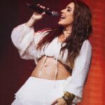 veja-momento-em-que-lauana-prado-revelou-gravidez-durante-show-no-rio.-video
