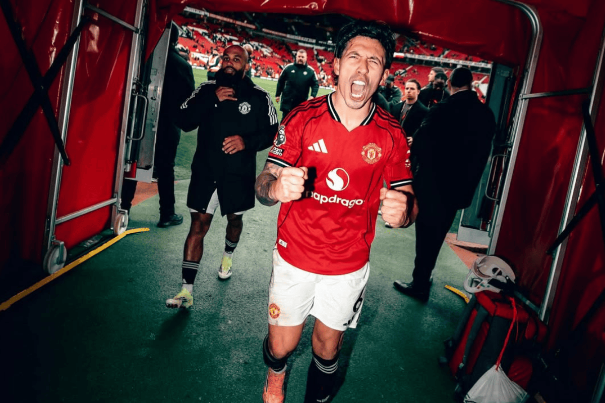 zagueiro-do-united-rebate-idolo-do-clube-apos-triunfo-no-classico