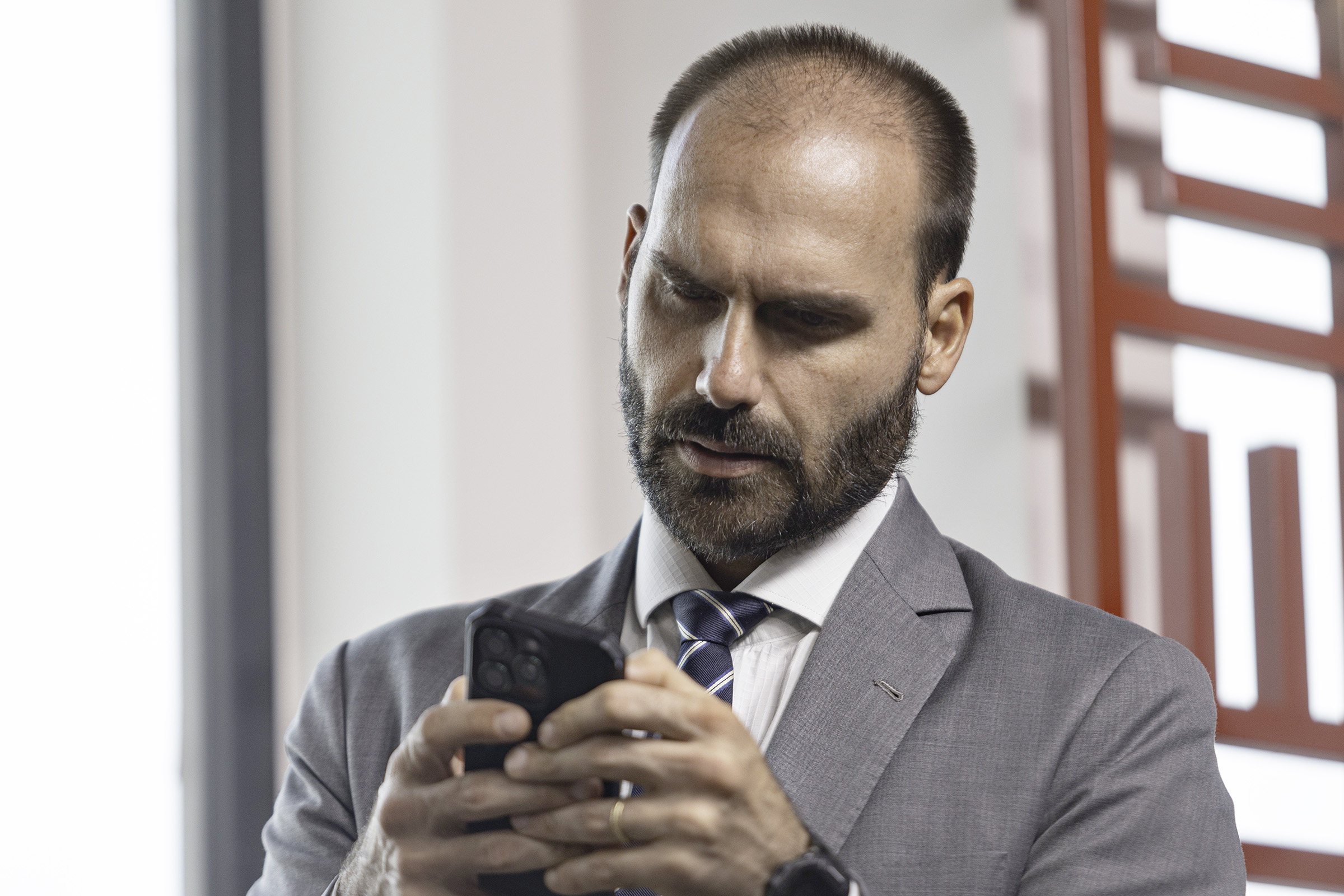 emenda-de-eduardo-bolsonaro-banca-sofas-para-ministerio-da-justica