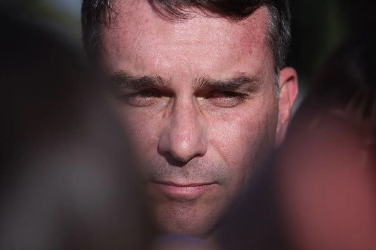 em-pre-campanha,-flavio-bolsonaro-vai-a-israel-bancado-pelo-senado