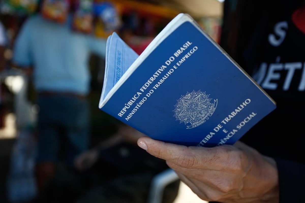 com-salarios-de-ate-r$-3,3-mil,-df-tem-450-vagas-de-emprego-nesta-terca