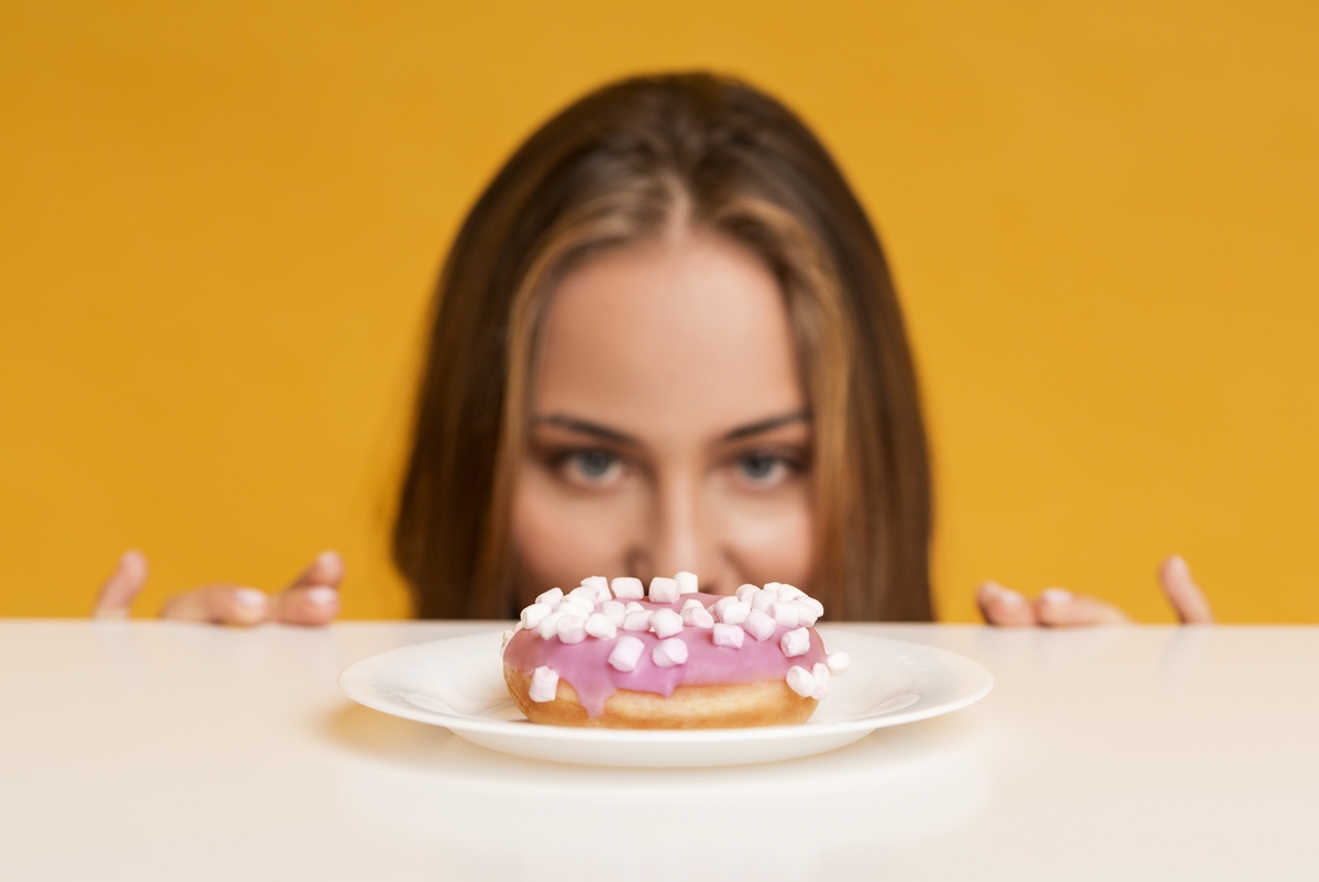 vontade-de-doce-a-noite:-o-que-seu-corpo-pode-estar-pedindo