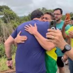 carlos-bolsonaro-se-une-a-nikolas-na-“caminhada-pela-liberdade”.-veja-video