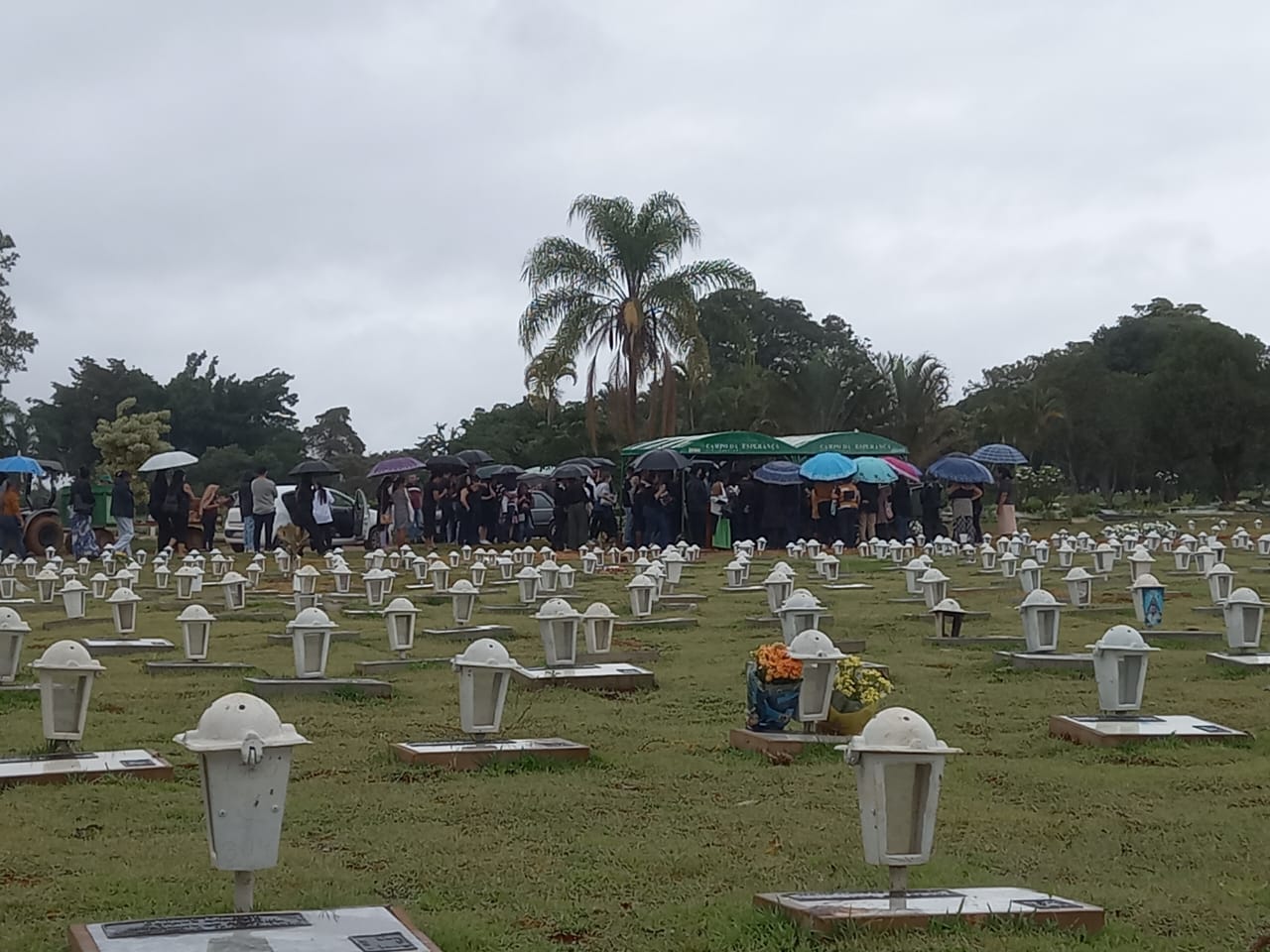 “eterna-saudade”:-familia-se-despede-de-adolescente-morta-por-padrasto.-veja-video