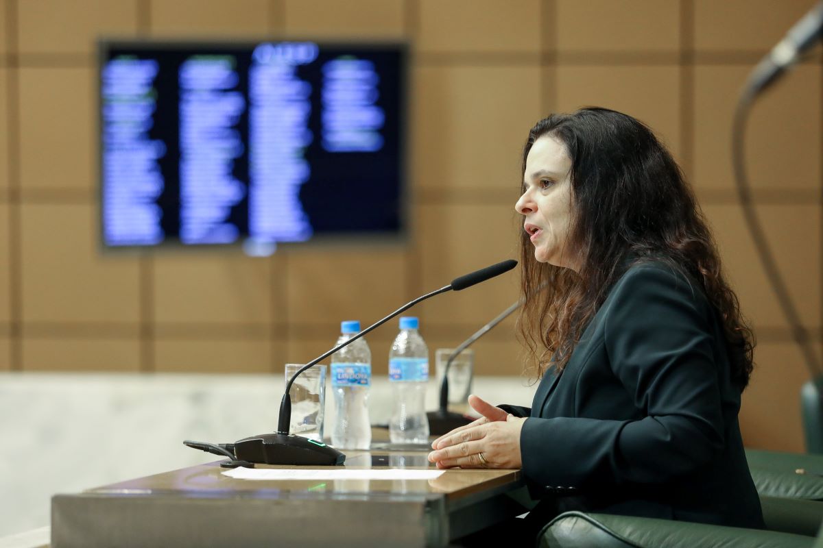 janaina-paschoal-chama-flavio-de-“filhinho-de-papai”-e-defende-tarcisio
