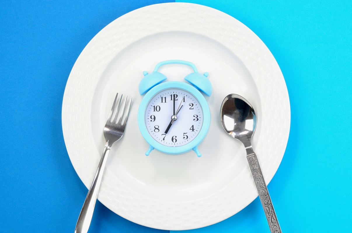 como-se-faz-jejum-intermitente?-e-so-ficar-sem-comer?-entenda-tecnica