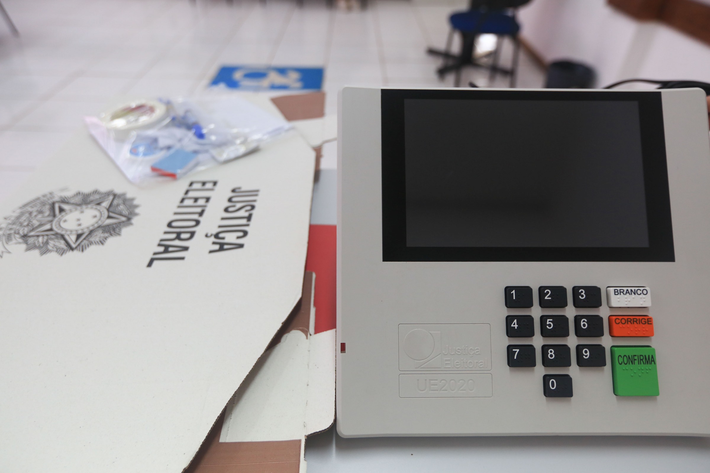tse-vai-gastar-r$-2-milhoes-com-caixas-de-papelao-para-urnas
