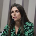 correios:-saiba-por-que-estatal-ainda-paga-salario-a-ex-diretora