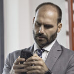 eduardo-ironiza-influencia-de-tarcisio:-“tenho-que-pedir-bencao?”