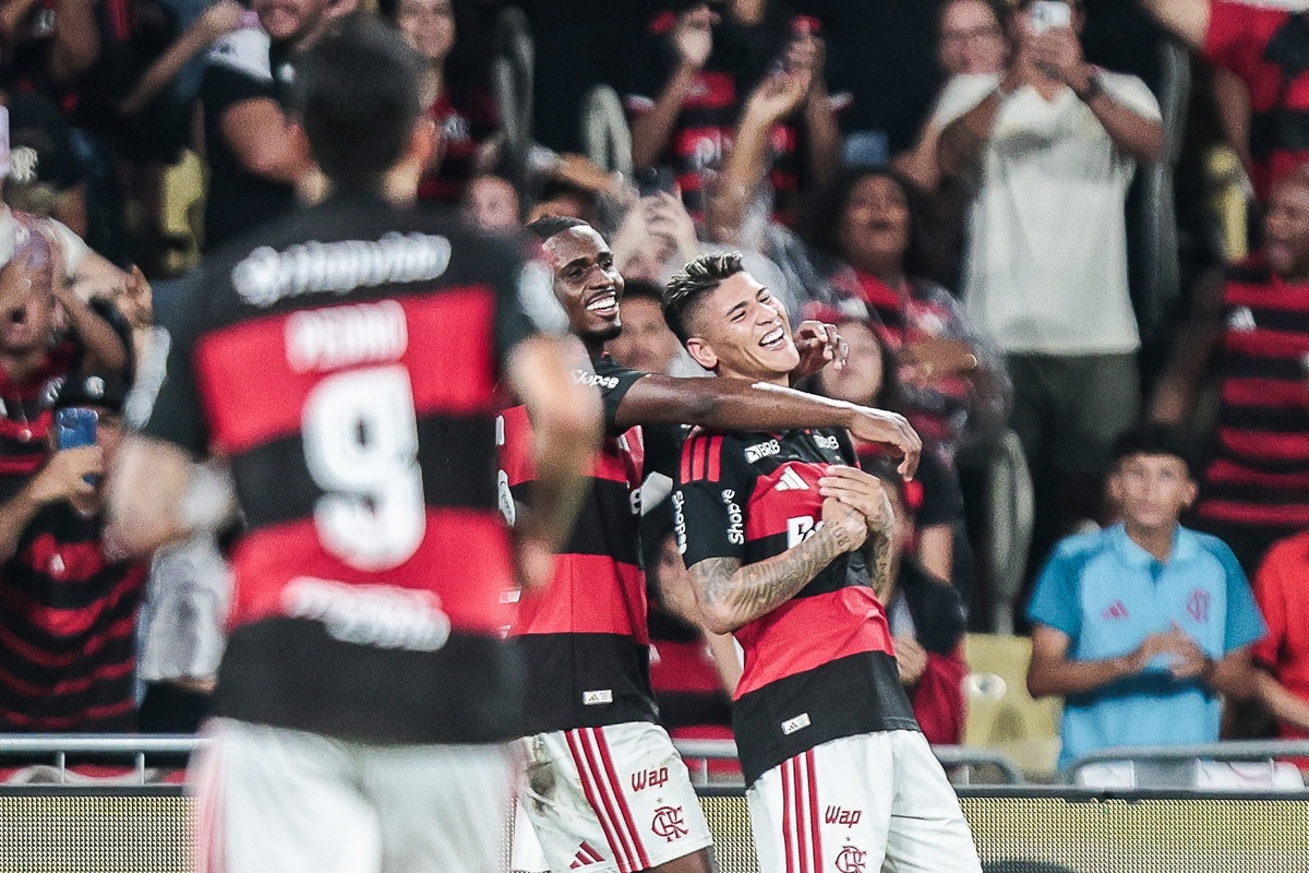 barros-e-expulso,-carrascal-marca-e-flamengo-vence-vasco-no-cariocao
