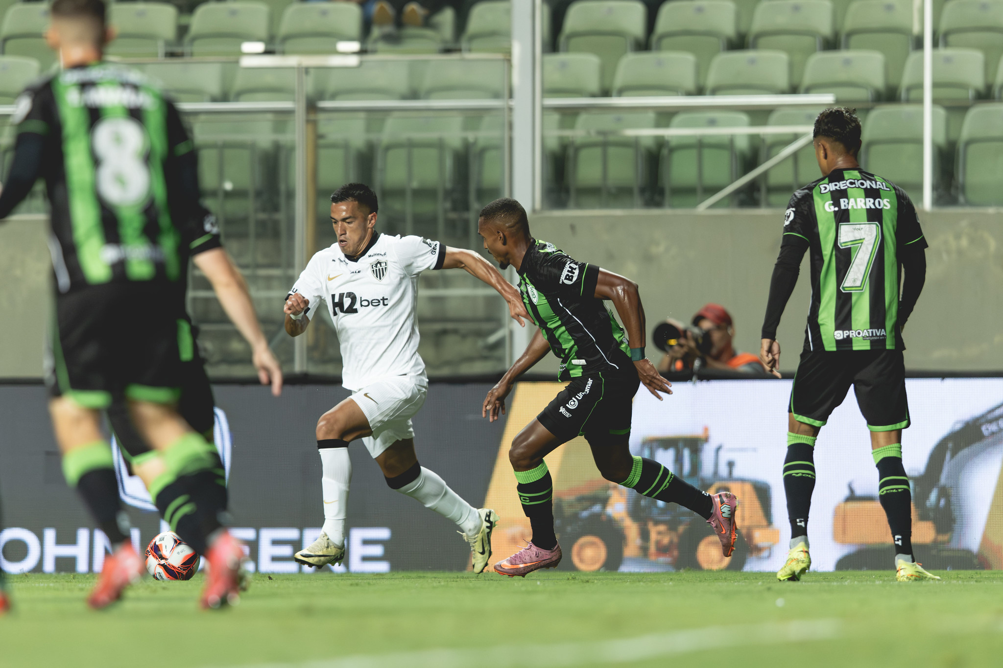 em-classico-brigado,-america-e-atletico-ficam-no-1-x-1-pelo-mineiro