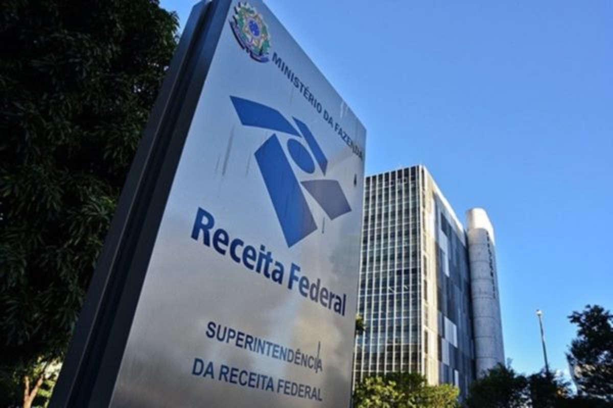 leilao-da-receita-federal-tem-iphone-15-por-r$-1,3-mil-e-esmeraldas