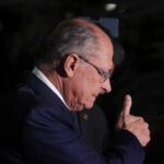 alckmin-comemora-indicacao-de-o-agente-secreto,-mas-“sai”-antes-do-fim
