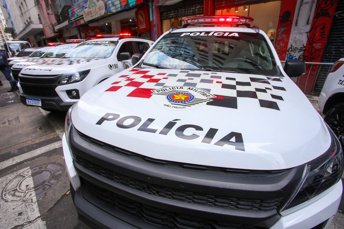 pms-sao-surpreendidos-com-tiros-de-fuzil-em-abordagem-a-suspeito