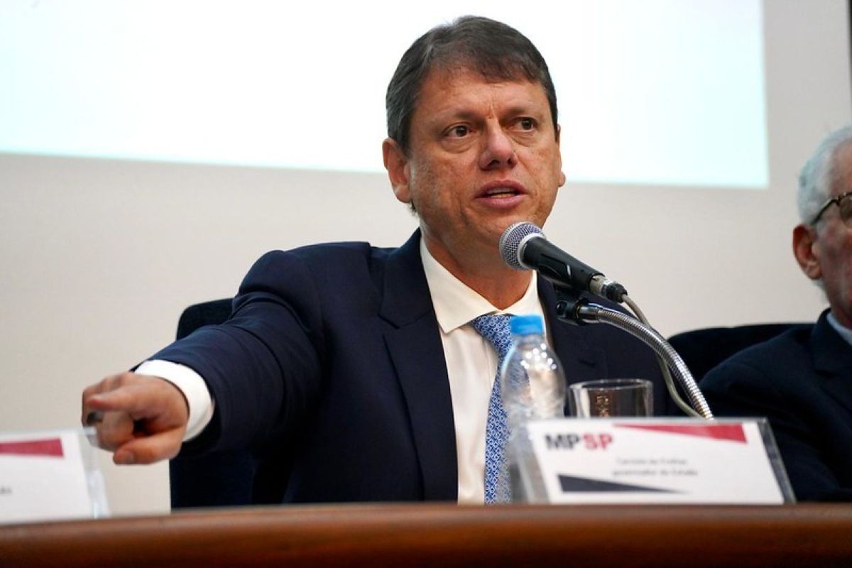 tarcisio-faz-gesto-a-nikolas,-mas-decide-nao-ir-a-ato-em-brasilia