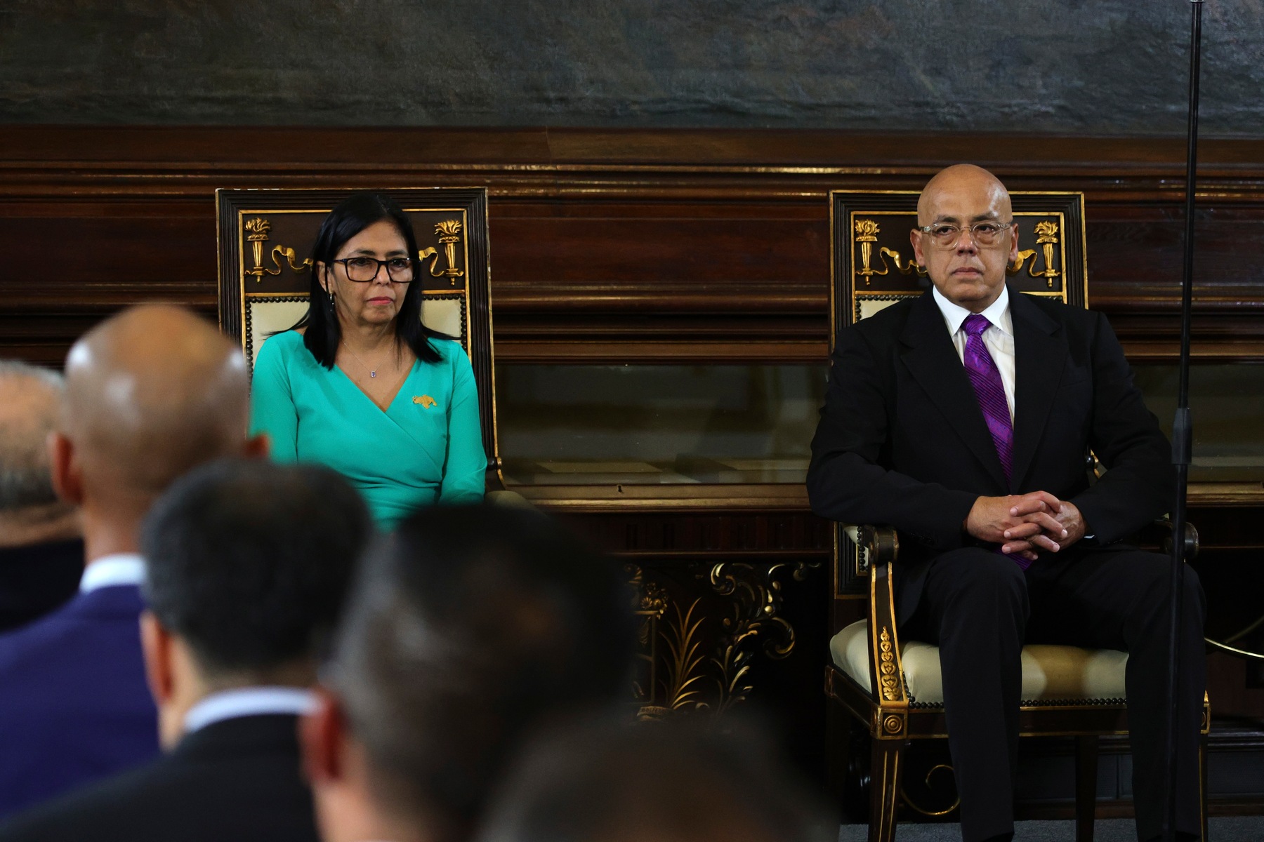 delcy-prometeu-cooperar-com-os-eua-antes-de-maduro-cair,-diz-jornal