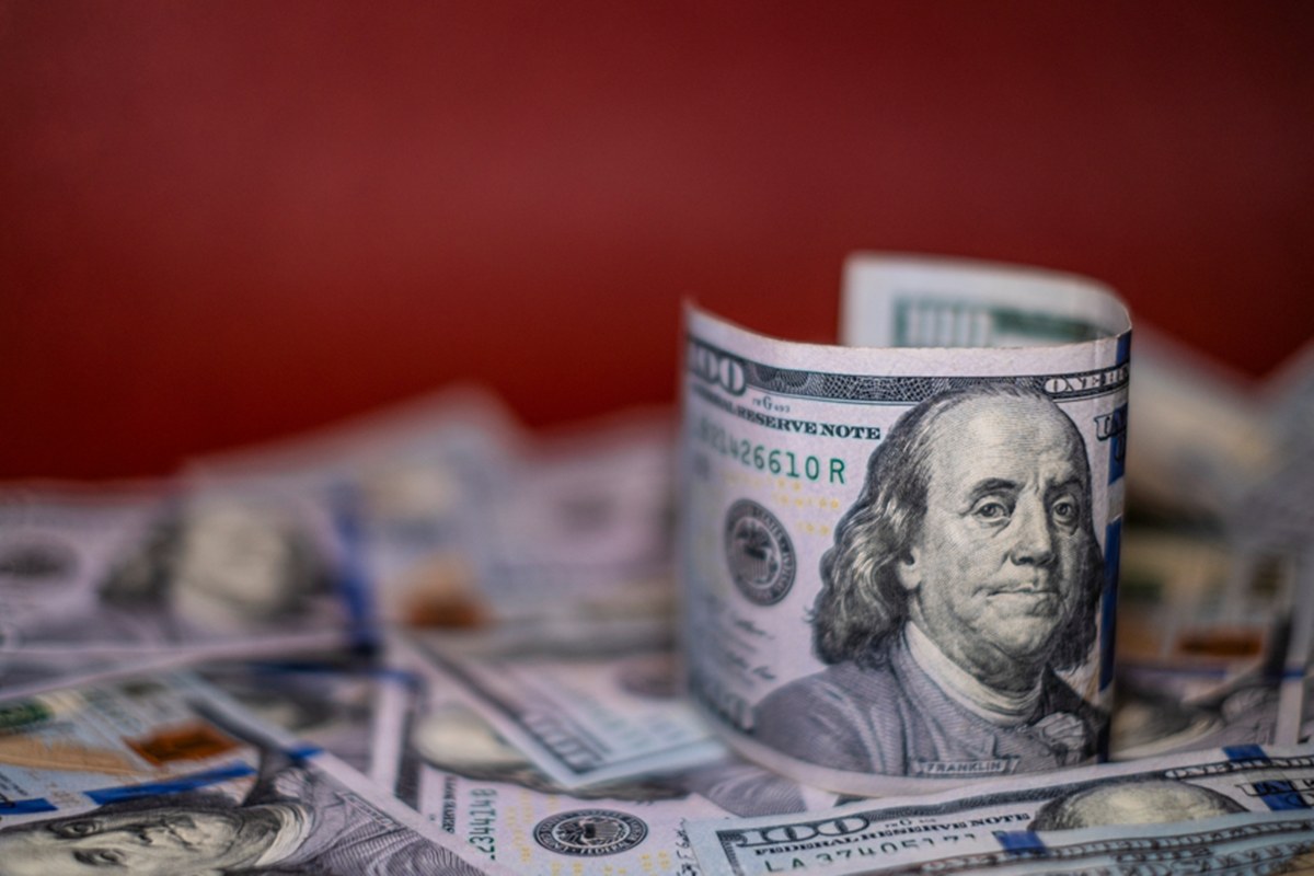 dolar-permanece-estavel-em-r$-5,28-e-bolsa-bate-quarto-recorde-seguido
