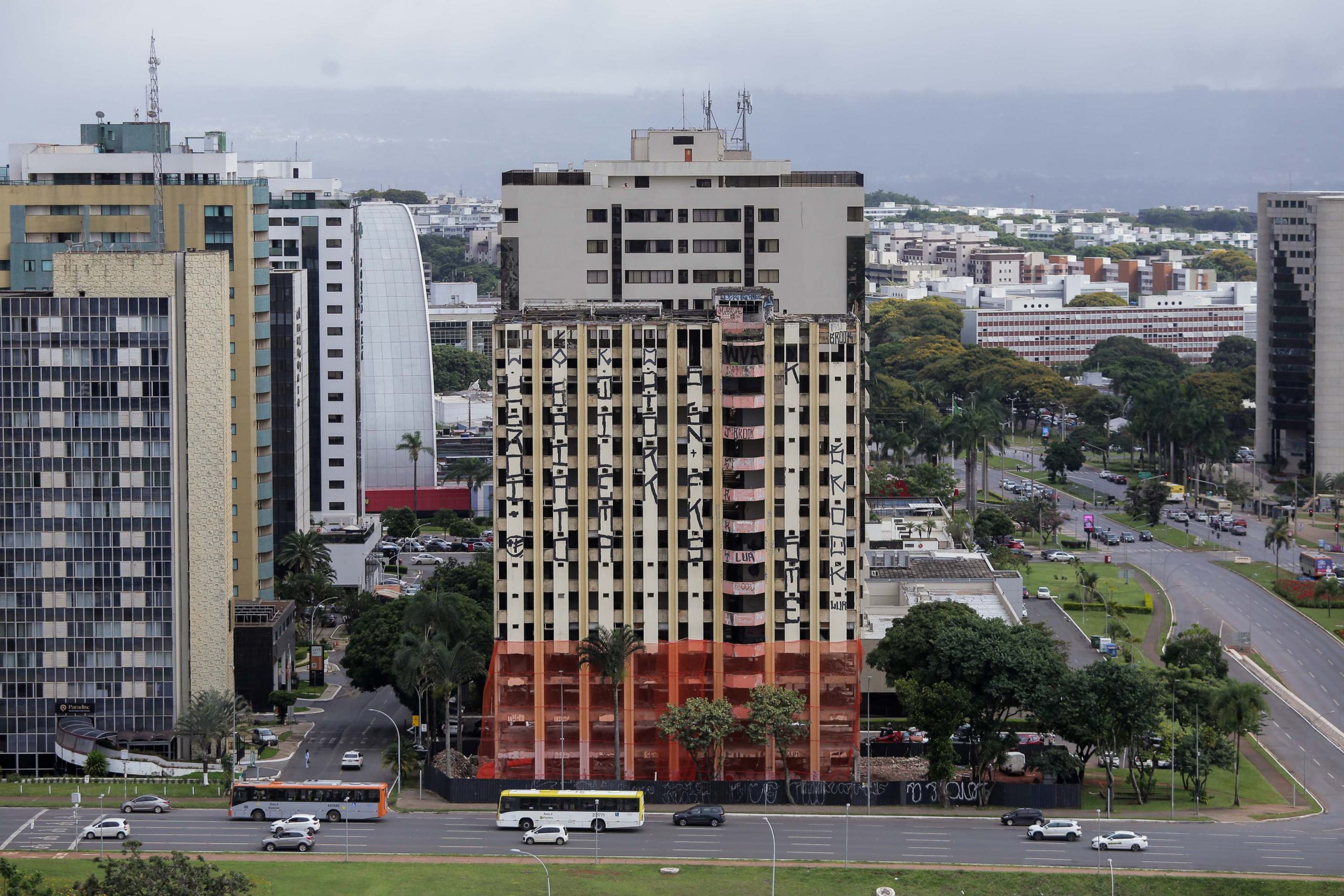 contagem-regressiva:-desenhamos-detalhes-da-implosao-do-torre-palace