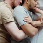 joga-de-ladinho:-6-variacoes-da-conchinha-para-sair-da-rotina