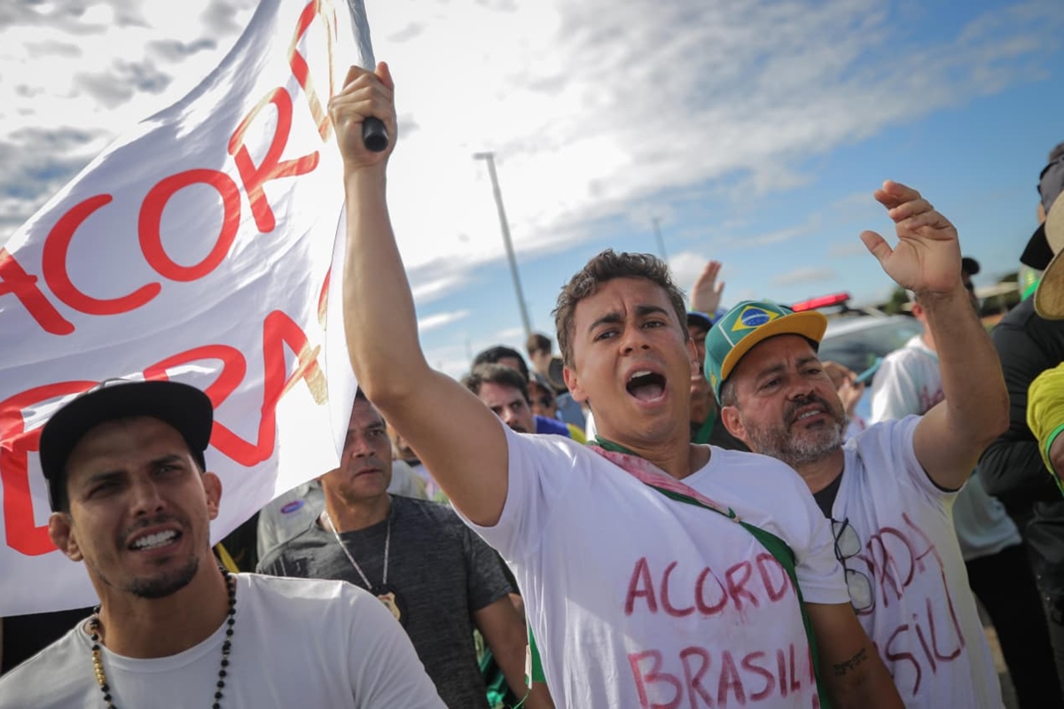 “o-stf-zomba-do-povo-brasileiro”,-diz-nikolas-em-caminhada-a-brasilia.-veja-video