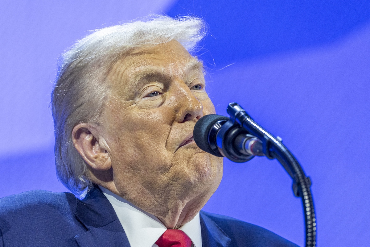 trump-diz-que-vai-taxar-canada-em-100%-em-caso-de-acordo-com-a-china