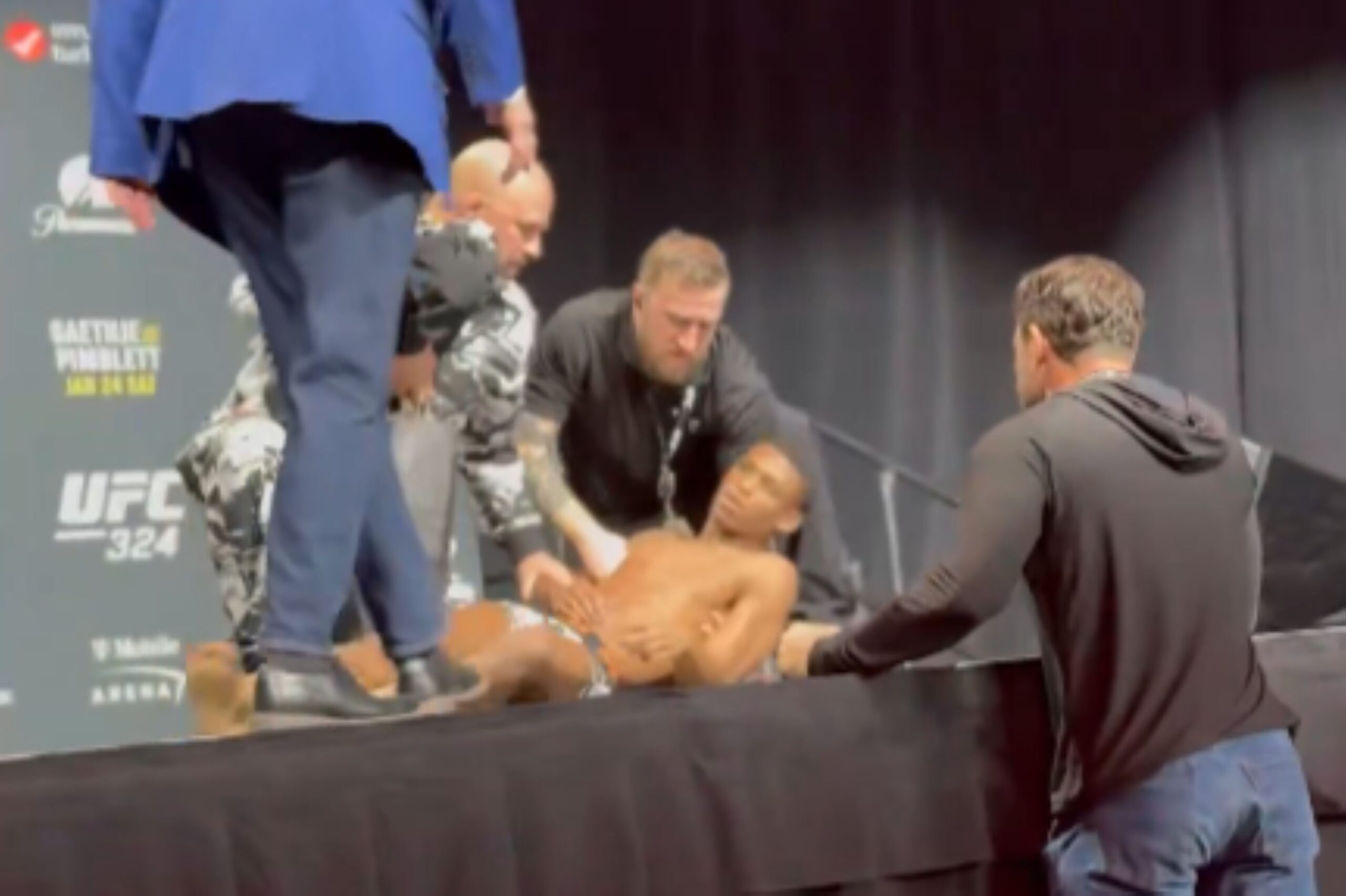 desmaio-e-luta-cancelada:-os-bastidores-da-caotica-pesagem-do-ufc-324.-veja-video