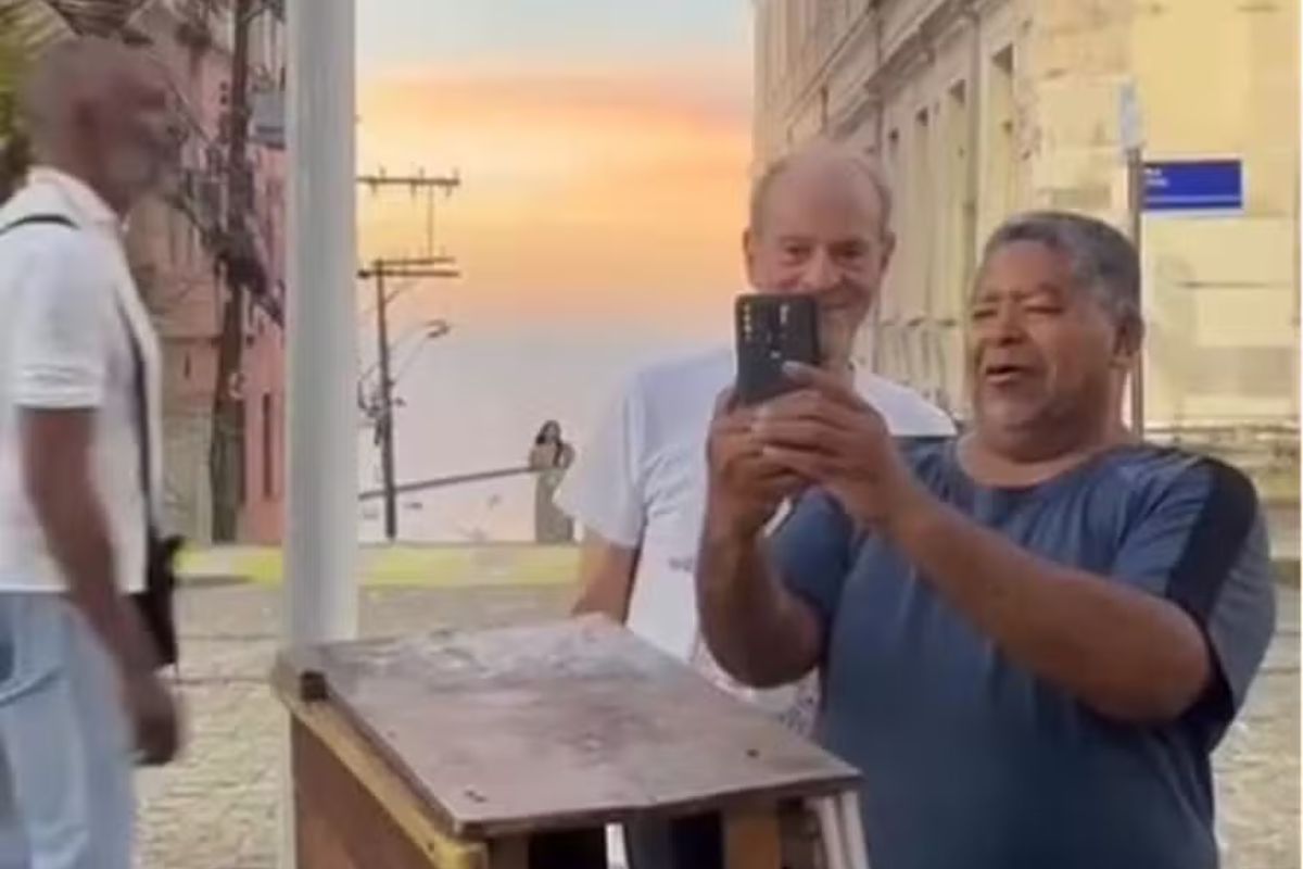 troca-de-icones:-fa-chama-ney-matogrosso-de-caetano-em-salvador